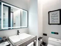 Xana Hotelle Hotel (Anshan Railway Station Huarun Wanxianghui)
