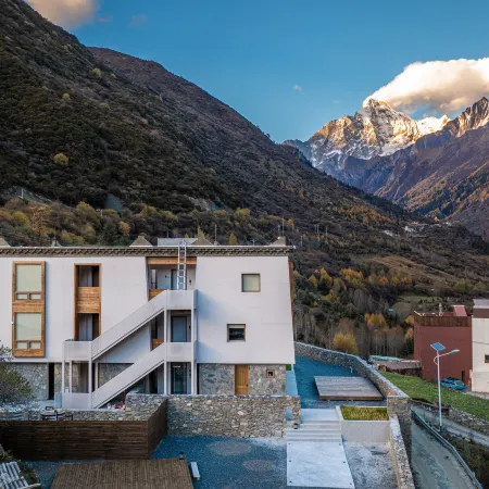 Siguniang Mountain and other winds come to the snow mountain B&B
