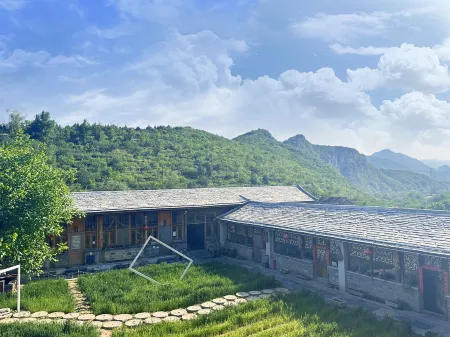 Deshe Gushan Home Light Luxury Private Tang Inn (Miaofengshan) Отели рядом с достопримечательностью «Dingdu Mountain»