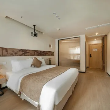 Chongqing Yanyu Hotel (Jiefangbei Pedestrian Street Hongyadong Branch) Отели рядом с достопримечательностью «Jiefangbei Pedestrian Street»