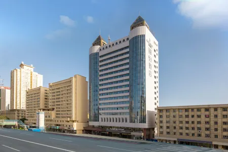 Liyi Hotel (Urumqi Hetian Second Street Dehui Wanda Branch) Отели рядом с достопримечательностью «Xinjiang University Gymnasium»