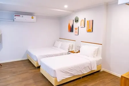 J Place Hotel