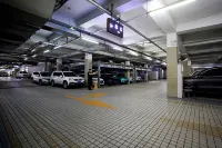 Hawaii International Hotel - parking