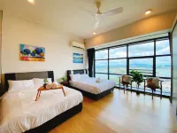Seafront Country Garden Danga Bay by Lions Bay - Apartments