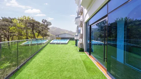 Bluepixel Stay Отели рядом с достопримечательностью «Submerged Tomb of King Munmu»