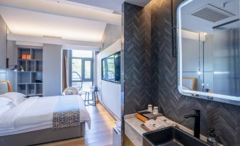 Xi'an Big Wild Goose Pagoda V·Lan Hotel (Datang Evernight City Branch)