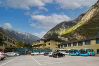 Welcome to Rundou International Hotel, Jiuzhaigou - parking