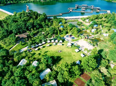 Longqi Tribe· Starry Sky Camping (Duyun Shanmu Lake Park) Отели рядом с достопримечательностью «Duyun Garden Expo Park»