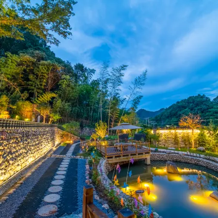 Longyin Gushu Tea-themed Stay