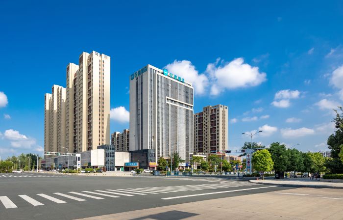 HanTing Hotel (Xinyang Luoshan Stadium)