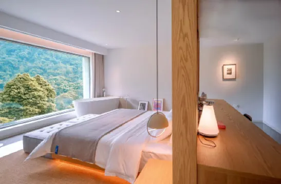 Trip.com Group Country Retreats (Mount Emei Yixi-Qingyin Joint Resort)