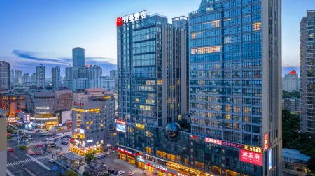 Borrman Hotel (Nanning Jinhu Plaza Lang west subway station) Отели рядом с достопримечательностью «Yongjiang Inlet Art Museum»