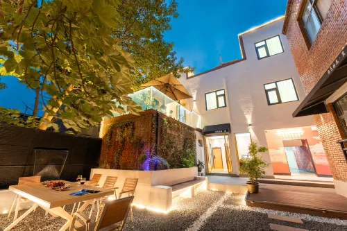 Shisanli Homestay (Lijingmen Luoyi Ancient City Branch)