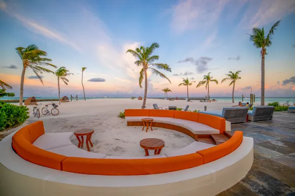 쿠다 빌링길리 현대적인 감각의 오버워터 빌라 내부