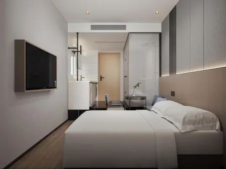 Two Potatoes Hotel (Shanghai Lujiazui Pudong Avenue Branch) Отели рядом с достопримечательностью «Shanghai Taiqing Palace»