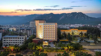Borrman Hotel (Songshan Scenic Area Shaolin Avenue)