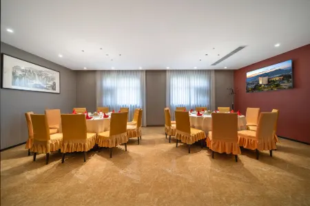 Borrman Hotel (Songshan Scenic Area Shaolin Avenue) Отели в г. Денфен