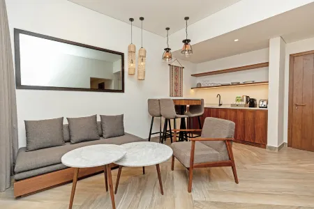 Bab Al Nojoum Bateen Liwa