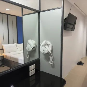 Regent Ngamwongwan Hotel