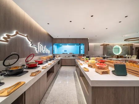 PALACE Hotel（Hulun Buir Hailar） Отели рядом с достопримечательностью «Subingwen Square»