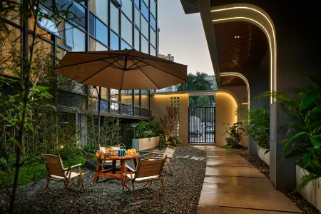 Guangzhou Yumu Curie Hotel (Panyu Aeon Mall) Отели рядом с достопримечательностью «Chenyong Park»