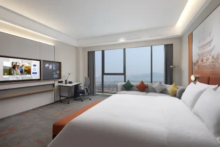 Hampton by Hilton Changsha Moon Island Отели рядом с достопримечательностью «Xiufengshan Park»