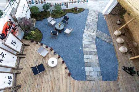 Riverside Lanshan Homestay (Taoxichuan Creative Plaza Branch) Отели рядом с достопримечательностью «Jingdezhen Ceramics University (Xinchang Campus)»