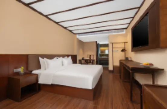 Hidden Momo · Half Foot Garden Hotel