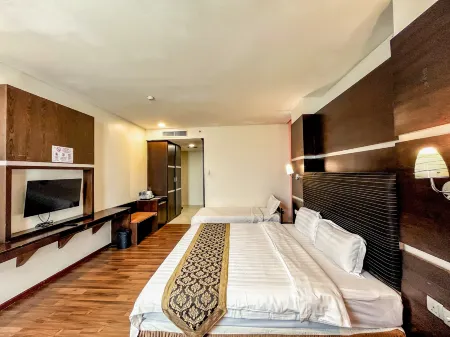 Courtyard Hotel 1Borneo
