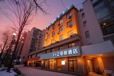 1+2 E-Sports Hotel