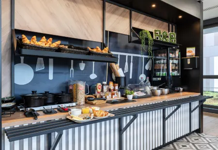 B&B Hotel Lille Grand Stade Отели в г. Норд