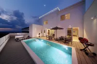 Crystalvilla Shirahama Parkside -  Holiday Villas