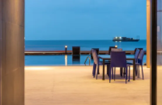 โรงแรมรอดีนา บีช