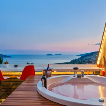 Lupia Suites โรงแรมใกล้Kalamar Beach Club