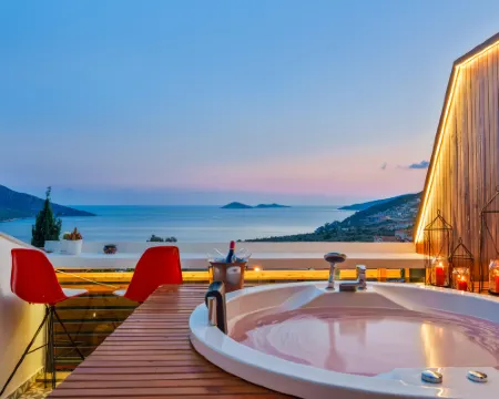 Lupia Suites โรงแรมในคาช