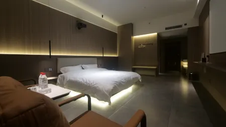 Lezhi Homestay (Zhongbo International Plaza)