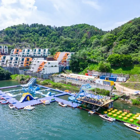 W Jiwoo Resort Отели рядом с достопримечательностью «Астрономическая обсерватория «Космопия»»