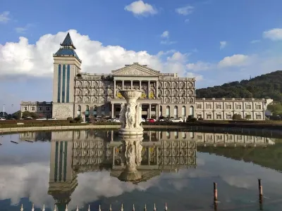 Cihu Villa Hotels in Huangshi