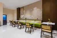 Poina Huishe Chain Hotel (Yingjiang Yinghu Park Store) Hotels in Yingjiang