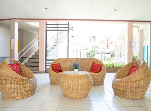 Tropical Place Hotel by RedDoorz