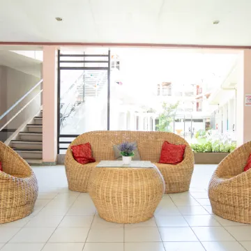 Tropical Place Hotel by RedDoorz