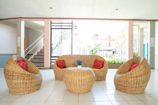 Tropical Place Hotel by RedDoorz Hotel di 