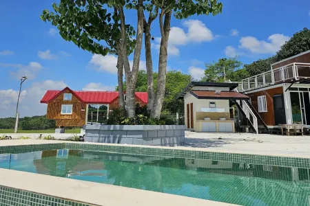 Tres Marias Farmhouse with Pool