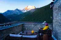 ZENVEW YADING - Bergblick