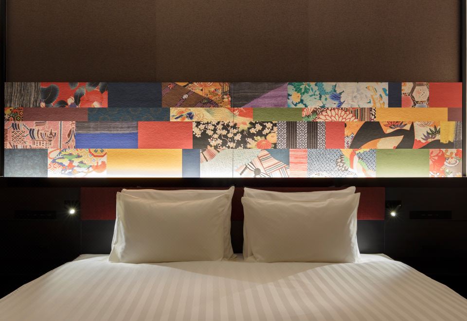 미츠이 가든 호텔 객실의 아늑한 침대