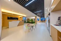 Hoco Hotel (Beijing Guomao Jianguomen Subway Station Branch)