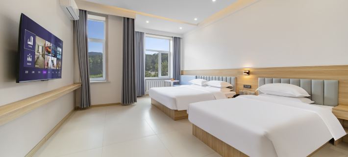 Beautiful Mountains and Clear Waters Hotels in Yichun