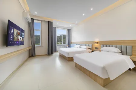 Beautiful Mountains and Clear Waters Отели в г. Ичунь