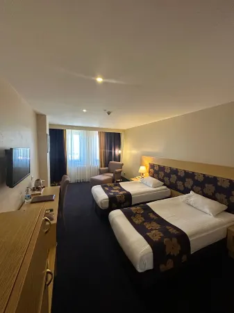 Perissia Hotel & Convention Center Отели рядом с достопримечательностью «Yunak Spa at Yunak Evleri Cave Hotel»