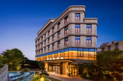 Shanghai Hongqiao Heyitang Hotel (Beixinjing Subway Station Branch) Hotels near BAILIAN XIJIAO SHOPPING MALL